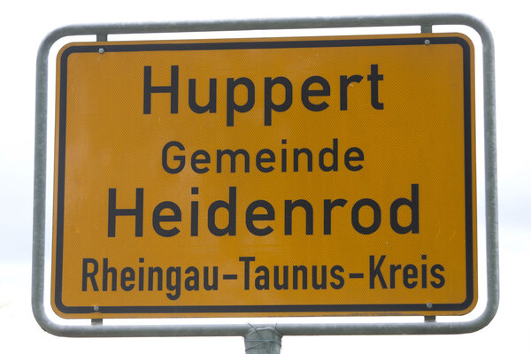 Ortsschild Heidenrod Huppert