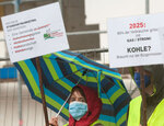 Demo gegen die Holzkohle-Fabrik Carbonex