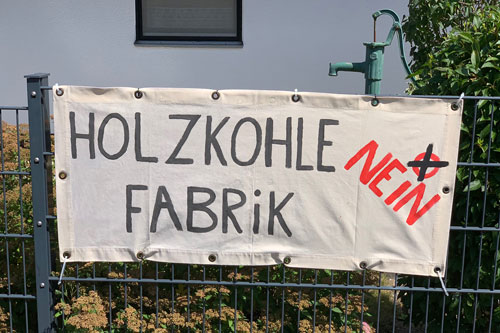 Plakat: Holzkohlefabrik Nein