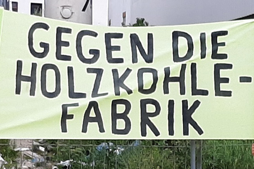 Plakat: Gegen die Holzkohlefabrik Plakat: Gegen die Holzkohlefabrik
