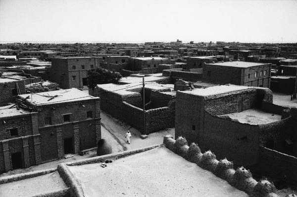 21-961129062.jpg