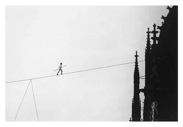 Philippe Petit - Drahtseilakt: Aufstieg zum Frankfurter Dom, 1994 03-94-7-48-4-5