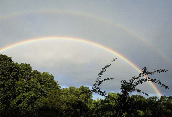 Regenbogen über dem Odenwald, Darmstadt 2007 22370005.jpg