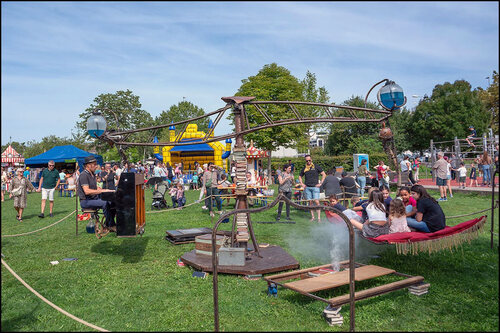 24 30 048 Int Karussell Festival