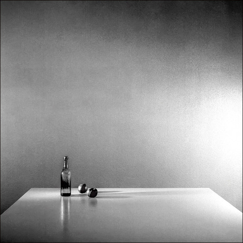 25 50 121 Stillife Flasche 2Aepfel 1990